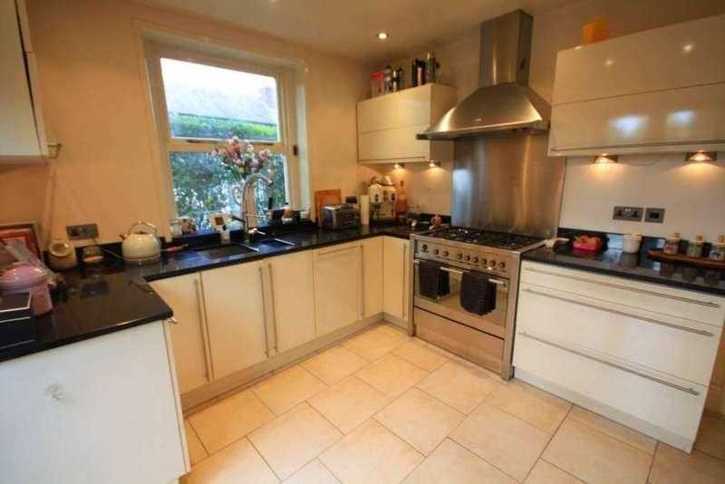 3 Bedrooms Terraced House