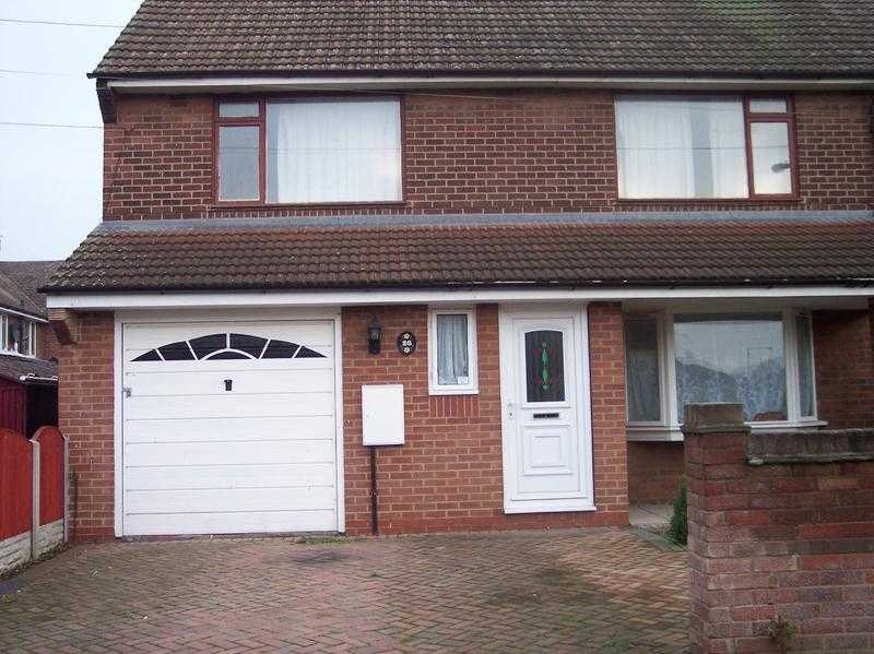 3 BEDS HOUSE FOR RENT WITH GARAGE IN CANTLEY, DONCASTER