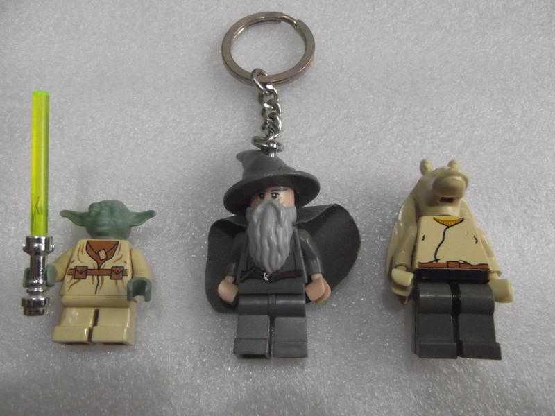 3 collectable Lego figures - Yoda, Jar Jar Binks plus Grey Wizard keyring