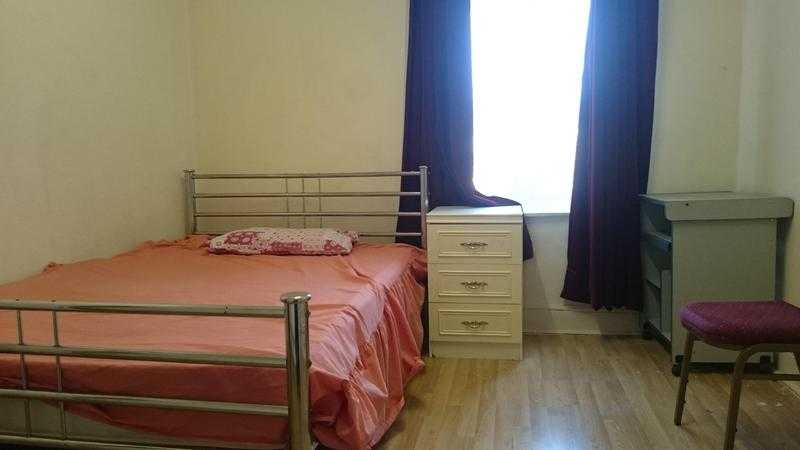 3 Double room to let close to Southampton , Solent University