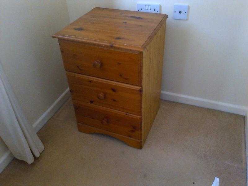 3 drawer pine bedside unit