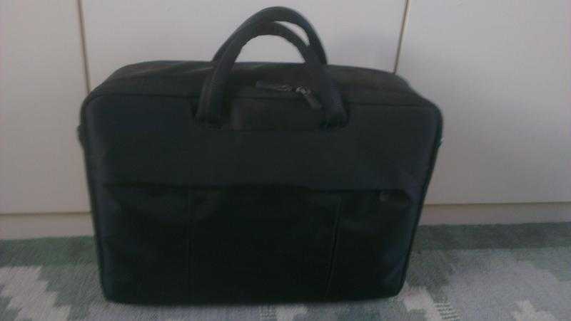3 Laptop carrying cases