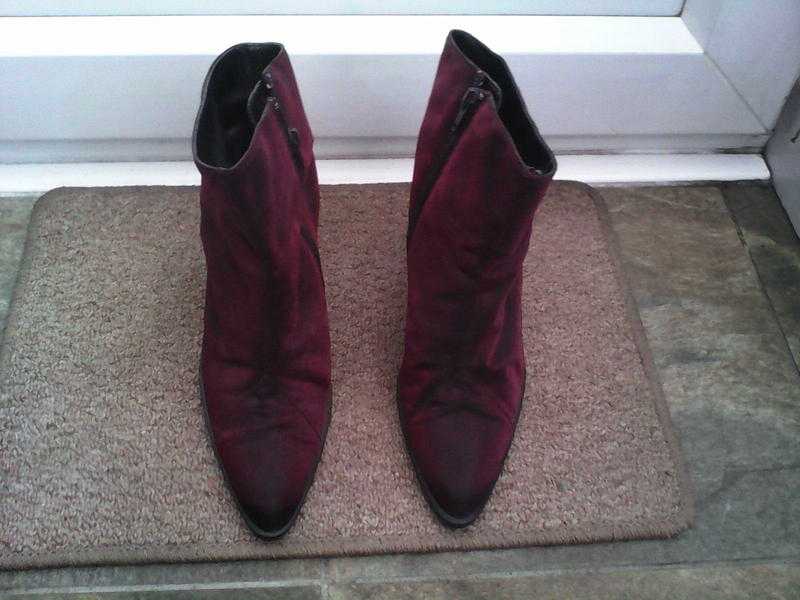 3 PAIRS OF WOMENS BOOTS SIZE 5 ALL EXCELLENT CONDITION