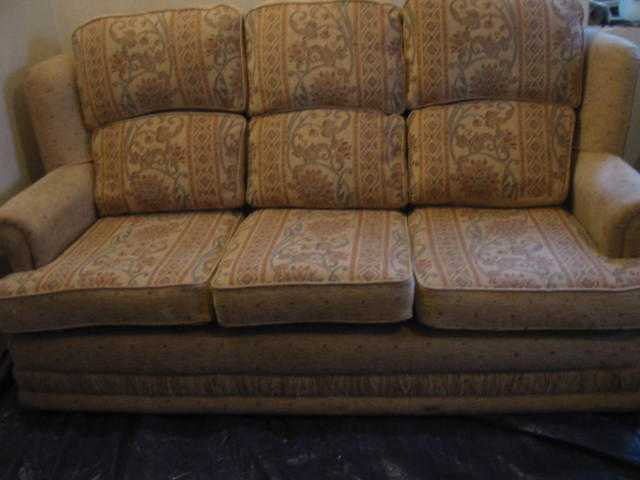 3 piece soft cover recliner suite ( can arrange to deliver )