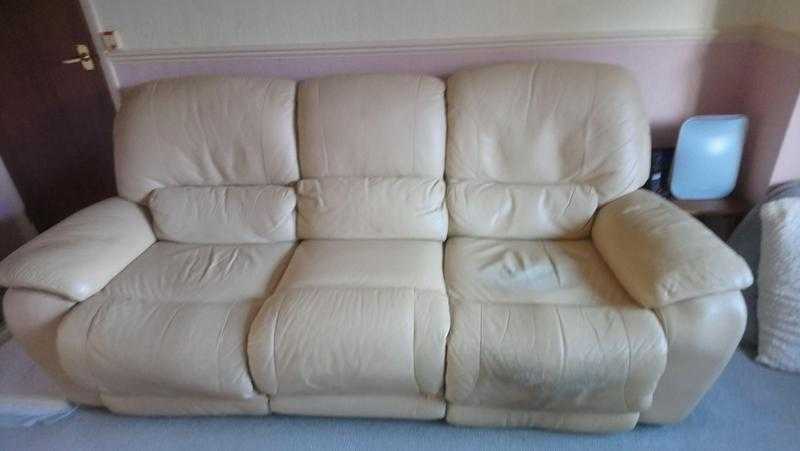3 seater leather electric recliner sofa seat is worn free to collector