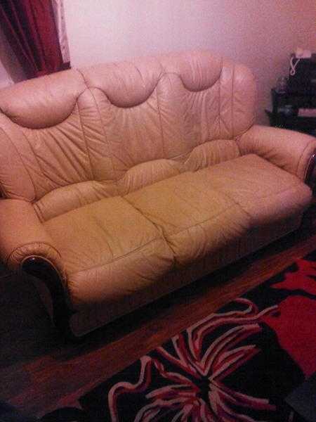 3 seater n 2 chairs