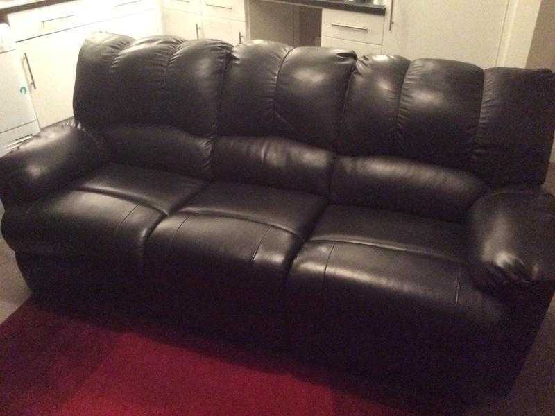 3 seater recliner settee. Good condition.(Black)