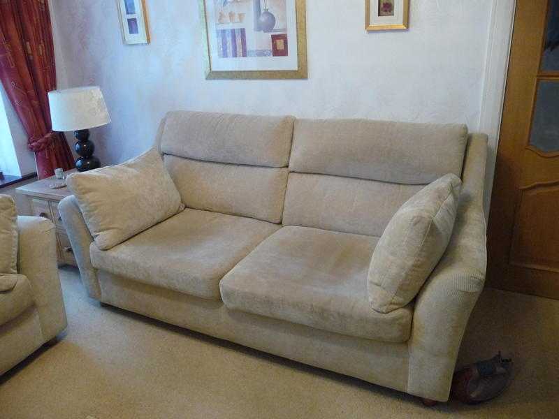 3 SEATER SETTEE