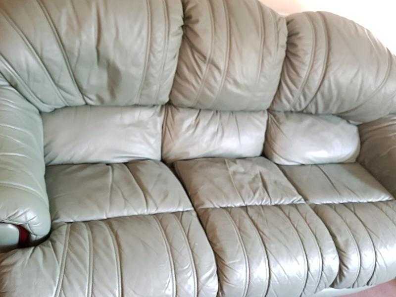 3 seater sofa and 2x armchairs