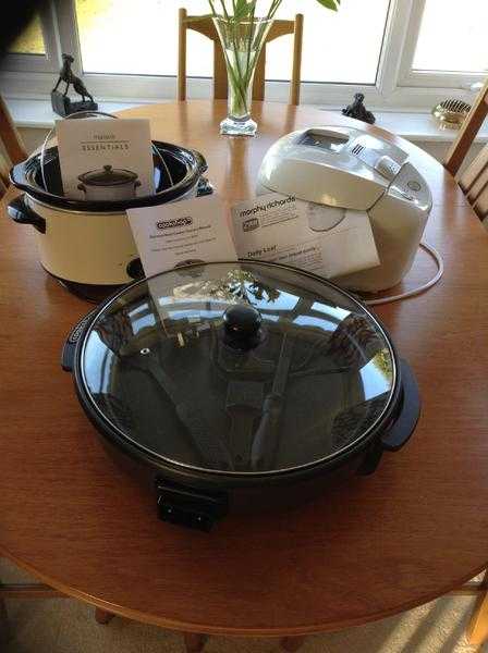 3 small kitchen appliences