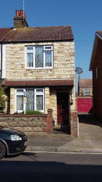 3 Spacious bedroom end of terrace house including garage and off road parking - Gravesend, Kent Area