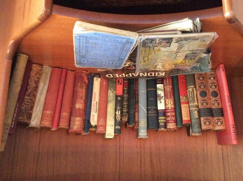 30 antiques books