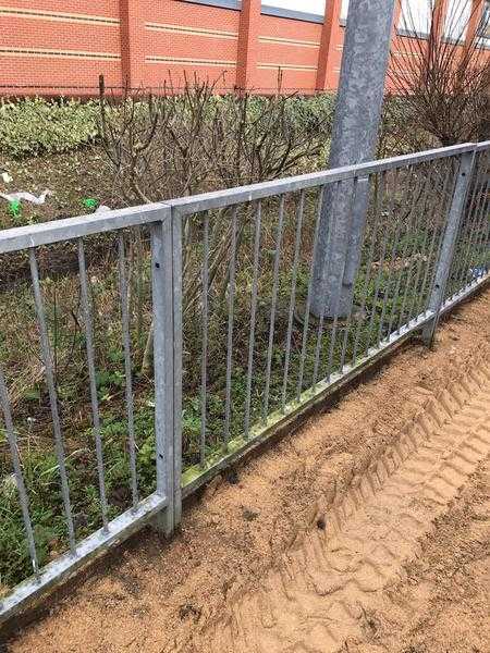 30 GALVANISED PEDESTRIAN FENCES