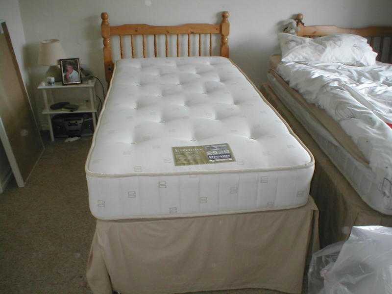 3039 Devan Bed