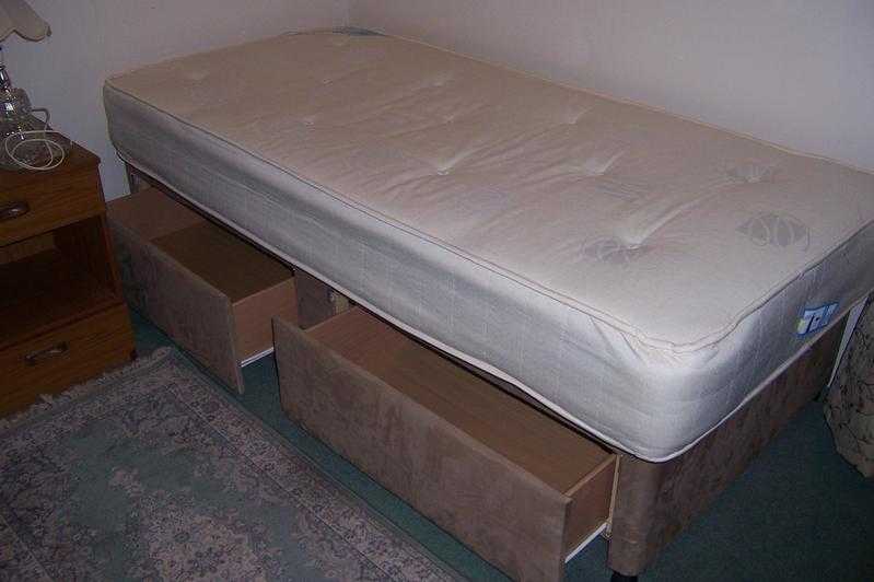 3039 single storage divan bed with sprung mattress in excellent condition. Reduced from 100 to 75