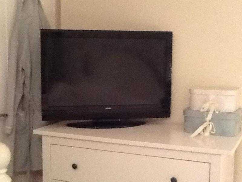 32 inch flat screen TV