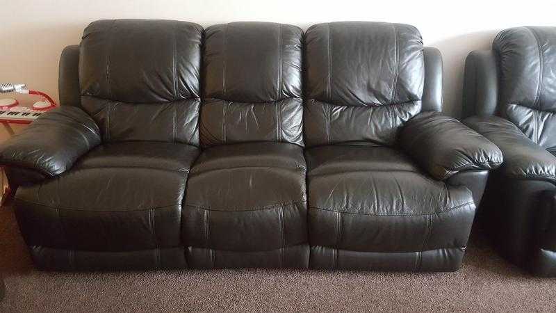 332 DARK BROWNBLACK LEATHER SOFAS RECLINERS MINT CONDITION