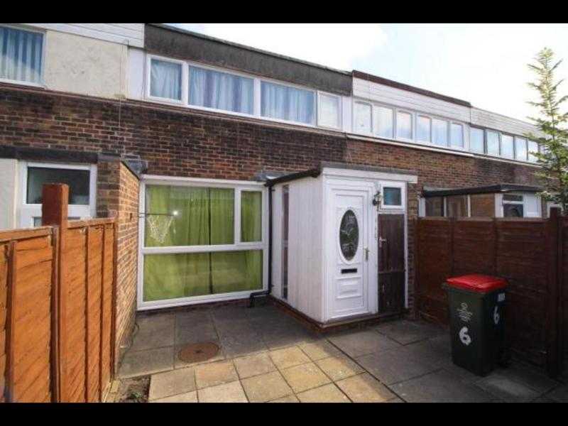 34 Bedroom in Broadfield, Crawley to rent for 1200 pm