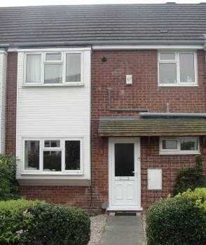 4 Bed High Quality Student House in North Leamington Spa. No Deposit or Fees. Two bathrooms.