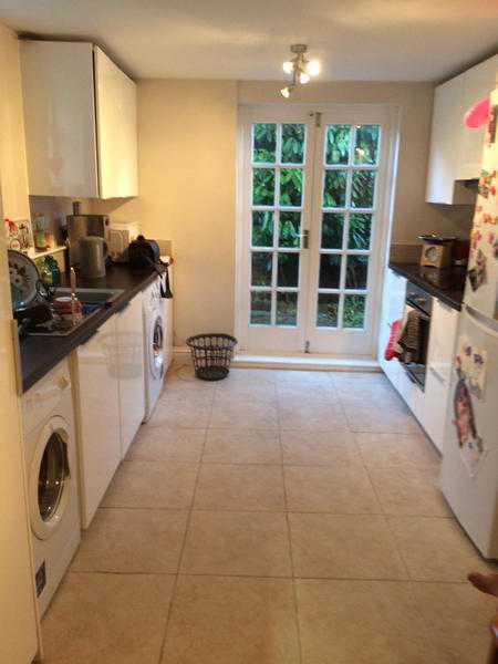 4-bed house to rent, unfurnished but with kitchen appliances, Brighton.