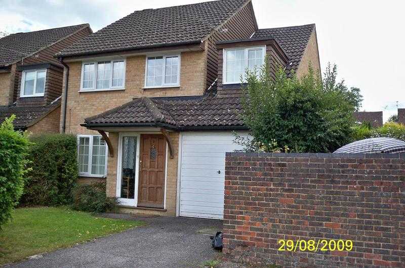 4 bed spacious detached house with ensuite, in quiet close with garage and off road parking.039