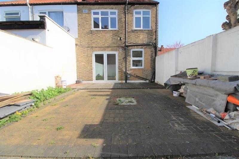 4 bedroom house in Seely Road