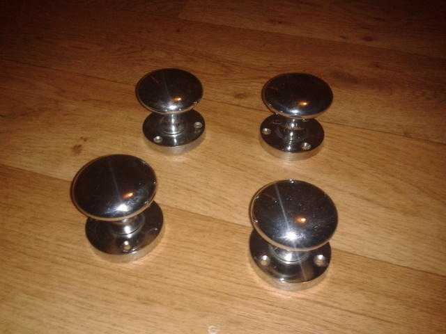 4 bun chrome doorknobs