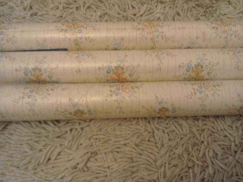 4 rolls of spongeable wallpaper