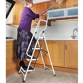 4 Step Safety Ladder with 4 large treads with anti-slip rubber matting, amp feet CALL 07401955500