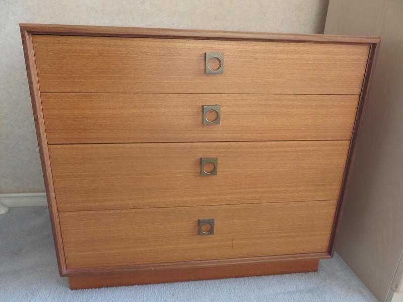 4 x Chests of drawers in medium oak