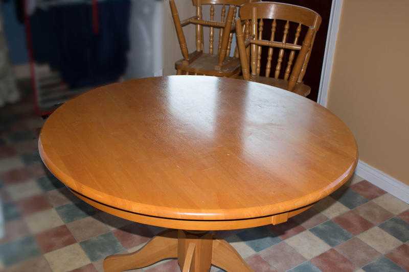42 Inch Round Table and Chairs