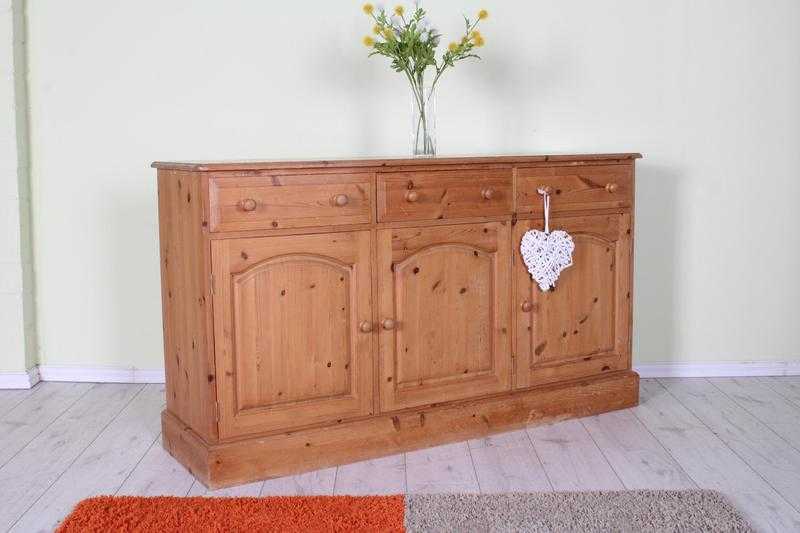 5 FT TOP QUALITY SOLID PINE SIDEBOARD WAXED LIGHT IN COLOUR - CAN COURIER