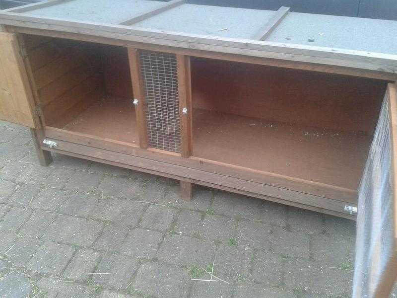 5039 Rabbit cage in excellent condition