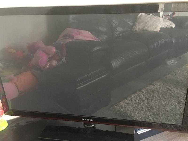 50in led plasma Samsung. Broken inside screen otherwise in good working condition