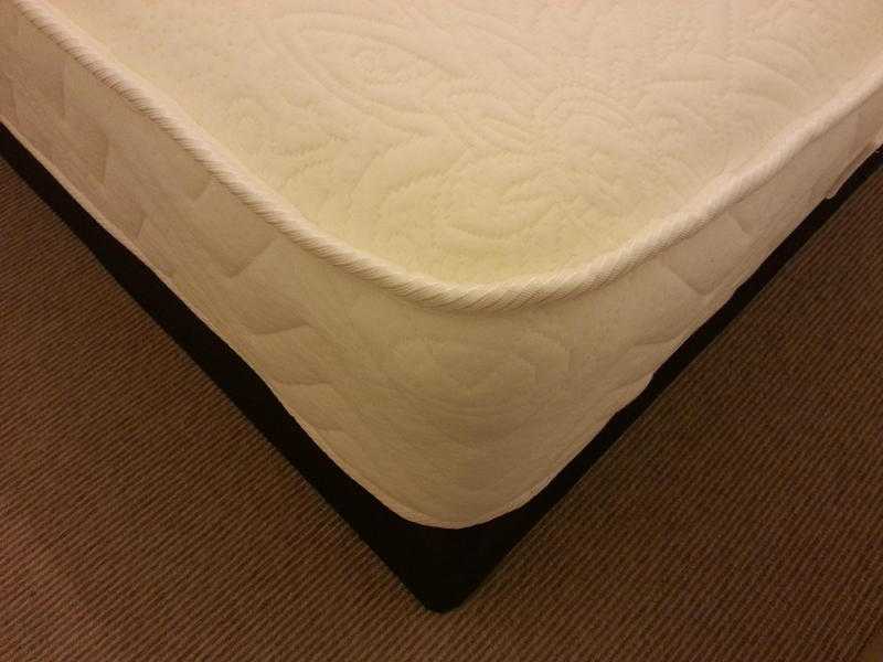 5FT King Size Pocket Sprung Memory Foam Mattress  RRP 1199  End of Line Stock ONLY 3 Left