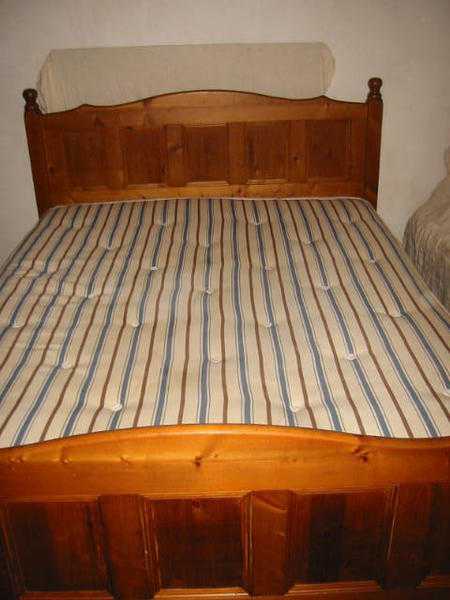5ft king size solid pine bed and chunky mattress