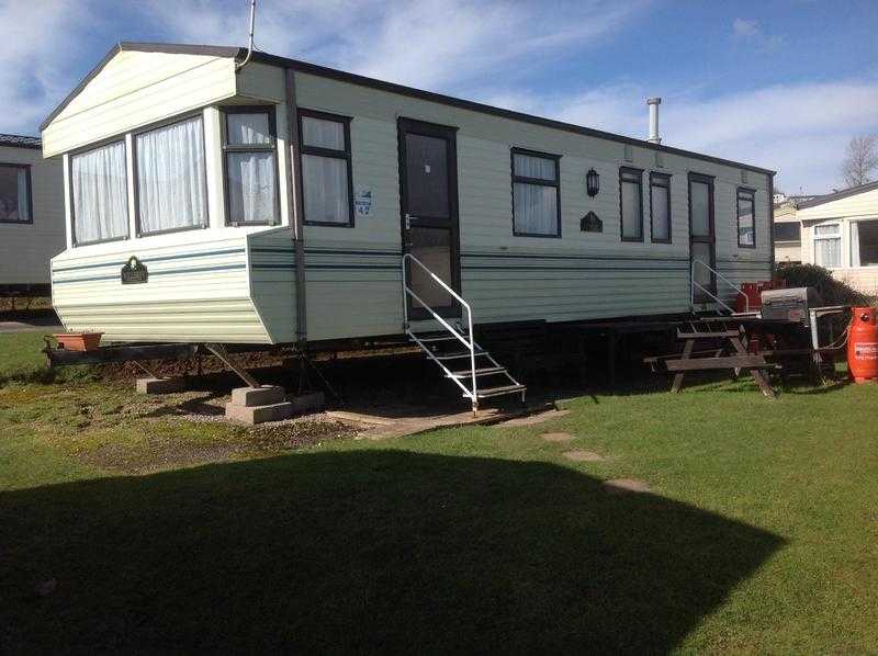 6 BERTH STATIC CARAVAN FOR HIRE  AT  DEVON CLIFFS EXMOUTH IN DEVON