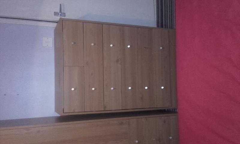 6 drawers top 2 drawers are halved  excellent condition