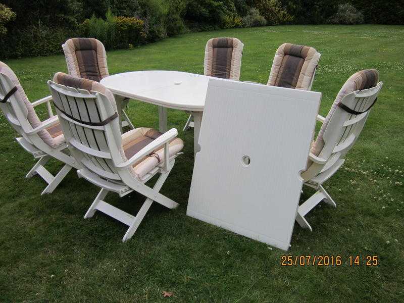 6 PATIO CHAIRS AND CUSHIONS AND  LARGE TABLE QUALITY GROSFILLEX