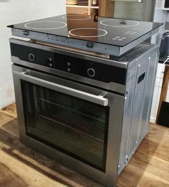 60 cm Built in ceramic hob and oven and extraction hood