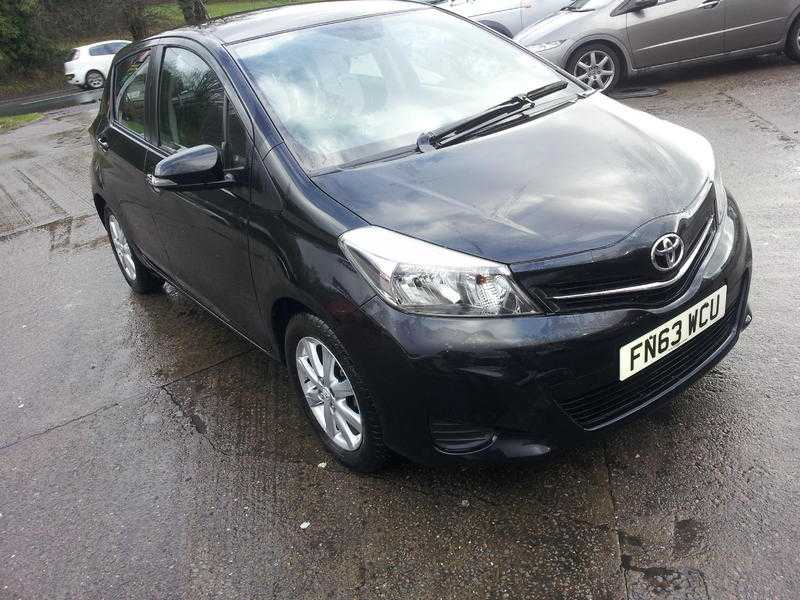 63 PLATE 2013 1 OWNER 6 SPEED 5 DOOR TOYOTA YARIS 1.3 - 16000 MLS. REVERSE CAM. BLUETOOTH. BARGAIN.  7,250.00