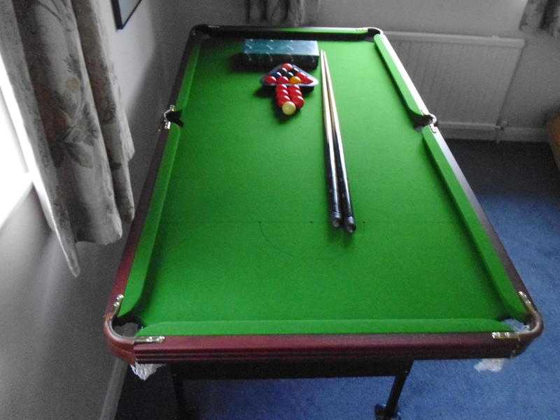 6FT    FOLDING POOL TABLE     (AS NEW)