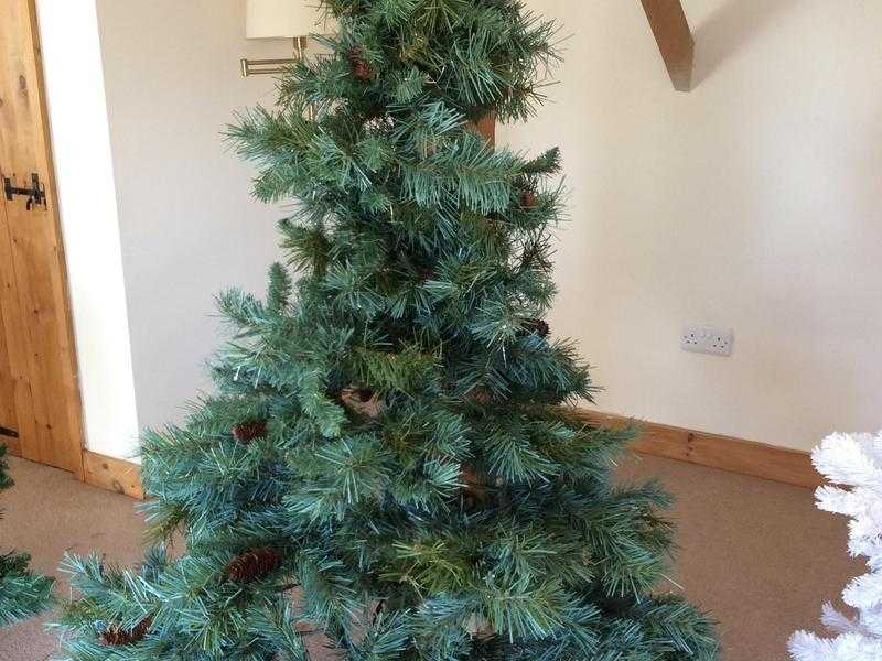 6ft GREEN SCOTS PINE CHRISTMAS TREE with CONES amp SET OF LIGHTS