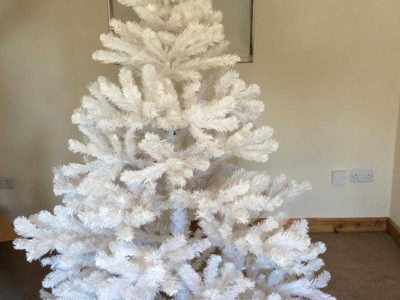 6ft WHITE ICELANDIC PINE CHRISTMAS TREE amp FREE STRING OF LIGHTS