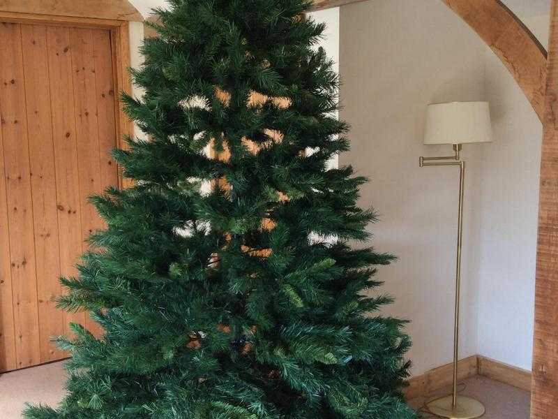 7ft6quot WINCHESTER GREEN PINE CHRISTMAS TREE with SET OF LIGHTS