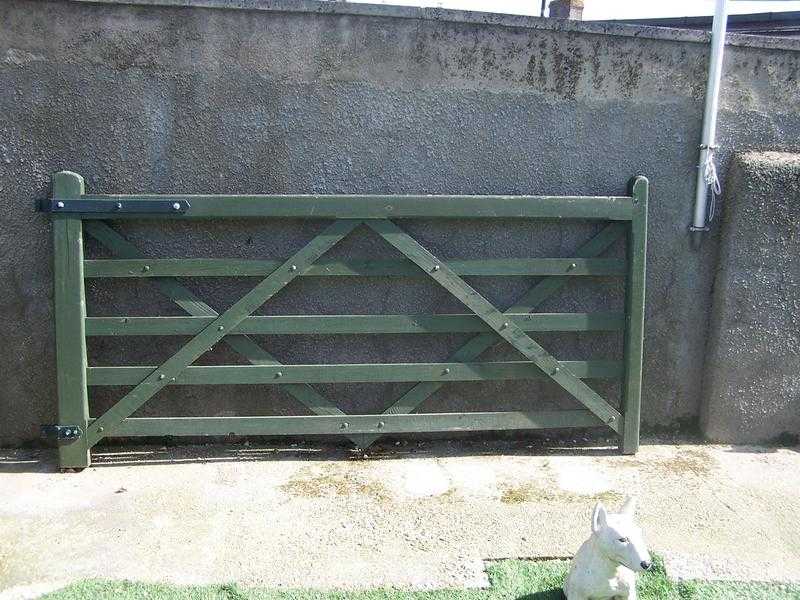 8 FOOT WOODEN DRIVE  FIELD GATE