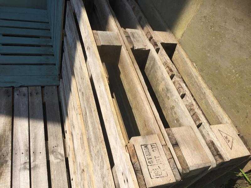 8 pallets free to collector