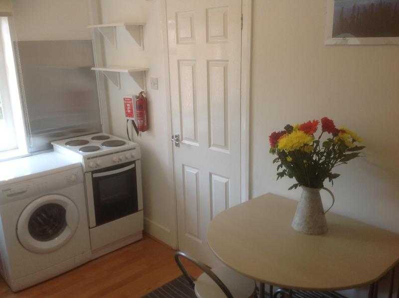 800pcm  185pw refurbished, one bed flat, RM6 6DT Chadwell Heath, Romford Inclusive