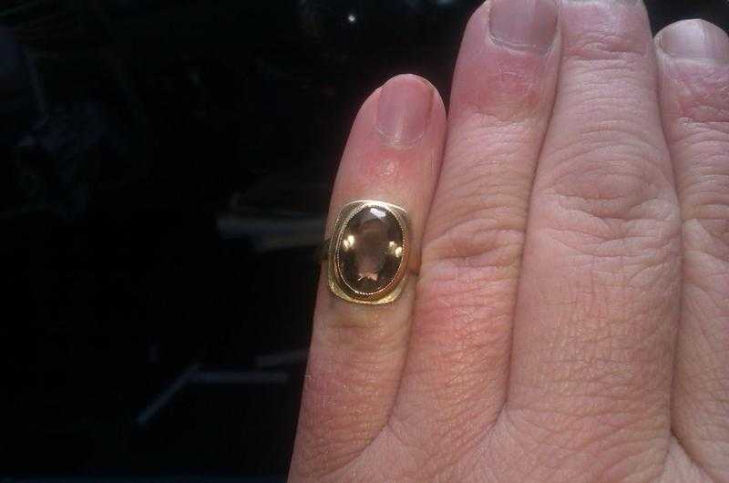 9 Caret Gold Smokey Quarts Ladies Dress Ring ( Hallmarked )