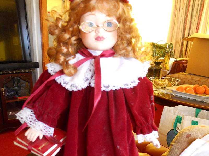 9 collectors porcelain dolls believed to be Alberon